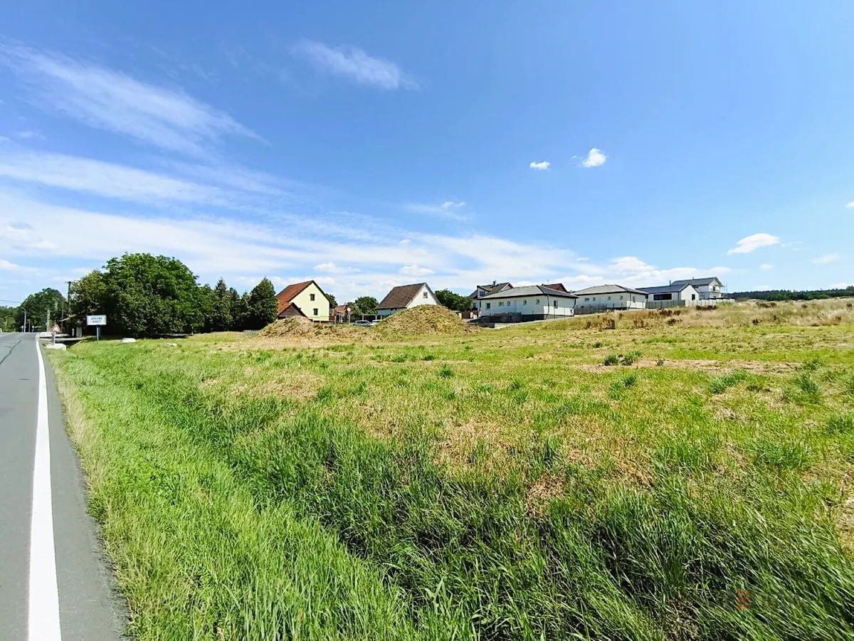 Prodej stavebního pozemku 4932 m²